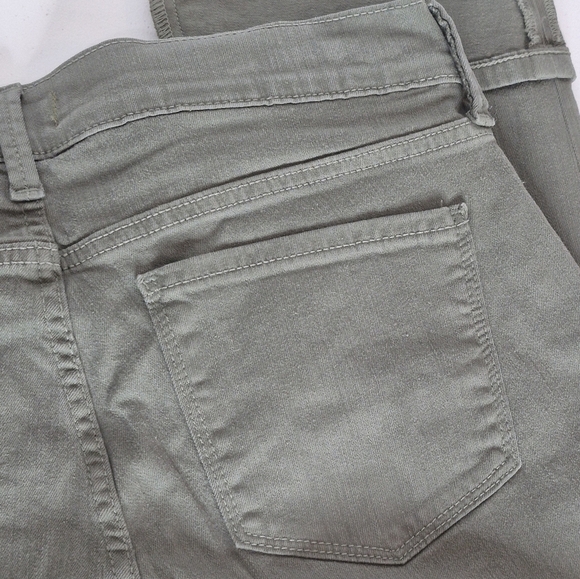 NYDJ Dayla Wide Cuff Capri in Topiary w/ Lift Tuck Technology - NWT - Size 6 - Picture 7 of 14